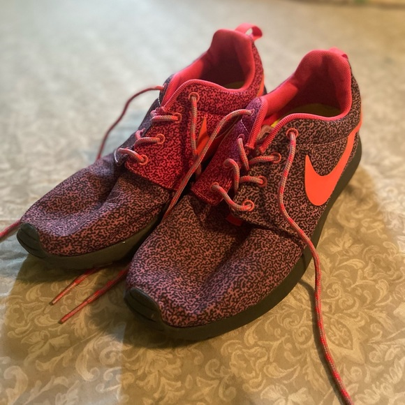 Nike shoes - Picture 2 of 2